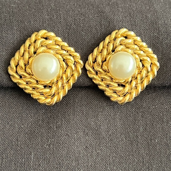 Vintage Faux Pearl Earrings - Picture 14 of 14